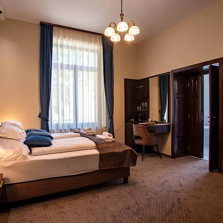 Affittacamere Vöröskő Villa- Alelnöki Szauna és Jakuzzi Használattal