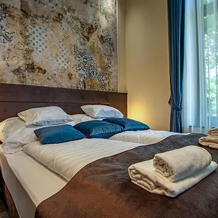 Vöröskő Villa- Alelnöki Szauna és Jakuzzi Használattal