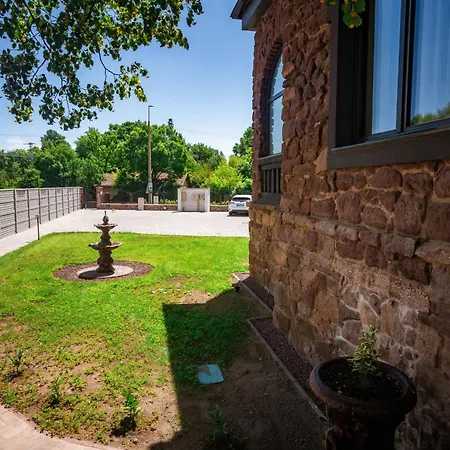 Vöröskő Villa- Alelnöki Szauna és Jakuzzi Használattal 3*