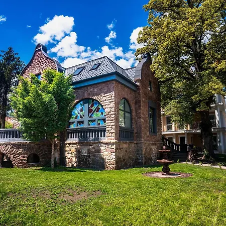 Vöröskő Villa- Alelnöki Szauna és Jakuzzi Használattal Affittacamere 3*