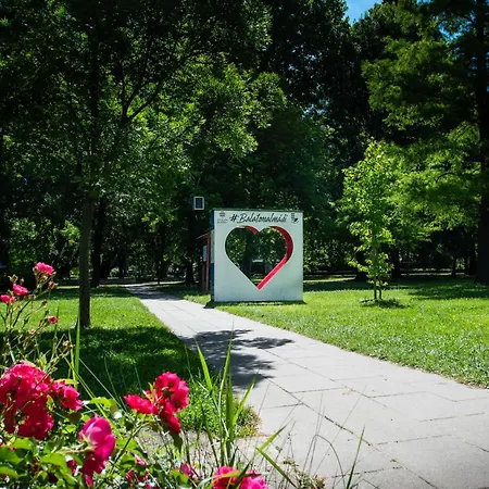 Vöröskő Villa- Alelnöki Szauna és Jakuzzi Használattal