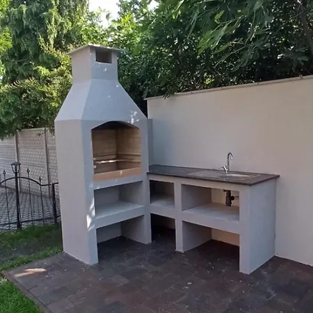 Vöröskő Villa- Alelnöki Szauna és Jakuzzi Használattal