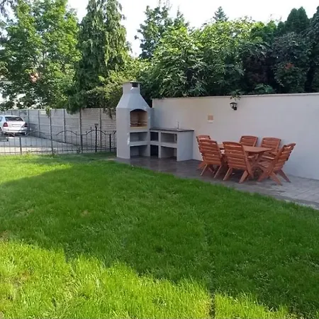Voeroesko Villa- Alelnoeki Szauna Es Jakuzzi Hasznalattal Guest house