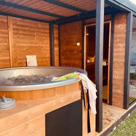 Vöröskő Villa- Alelnöki Szauna és Jakuzzi Használattal 3* Balatonalmádi