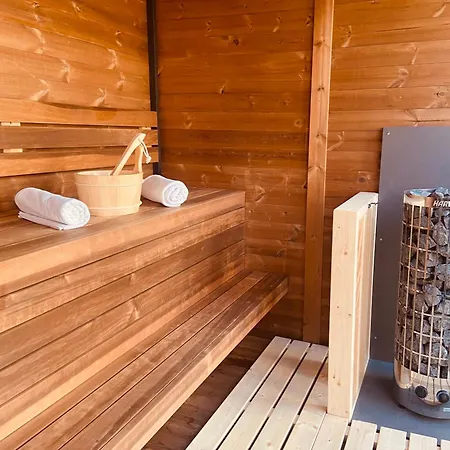 Vöröskő Villa- Alelnöki Szauna és Jakuzzi Használattal