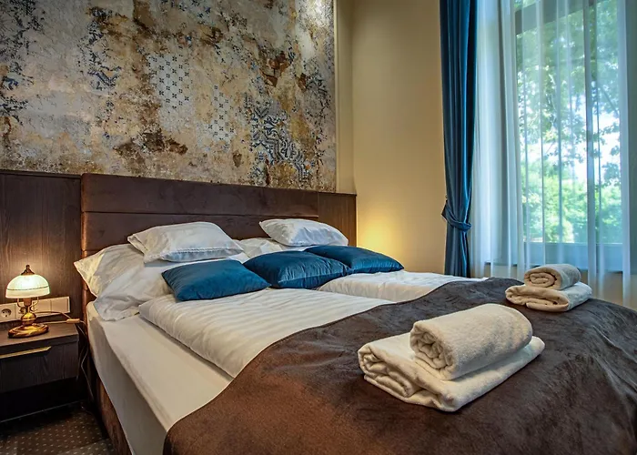 Voeroesko Villa- Alelnoeki Szauna Es Jakuzzi Hasznalattal