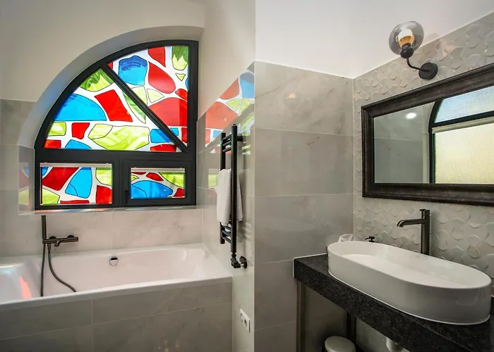Voeroesko Villa- Alelnoeki Szauna Es Jakuzzi Hasznalattal Pensjonat