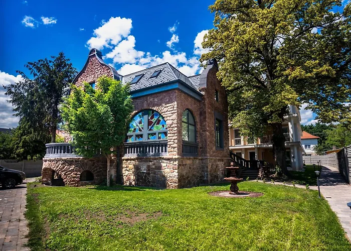 Voeroesko Villa- Alelnoeki Szauna Es Jakuzzi Hasznalattal Pensjonat 3*