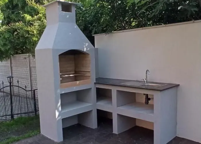 Voeroesko Villa- Alelnoeki Szauna Es Jakuzzi Hasznalattal